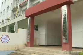 “先去转移学生！”  秦巴山区14名乡村教师合力上演“生死赛跑”视频封面