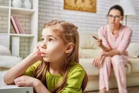你家孩子也怕这怕那吗？简单5步，可以引导帮助孩子改变胆小性格图片