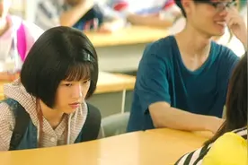 女主何蓝逗“相貌平平”，为何在《最好的我们》中大受欢迎？视频封面