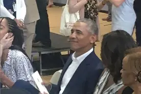 奥巴马出席小女儿毕业典礼 这一次没有戴墨镜遮泪图片