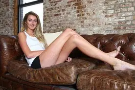 美女模特拥有1米3的大长腿，男友和她站一起显尴尬图片