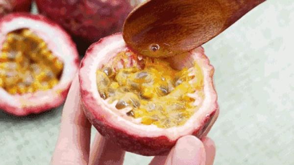 百香果可以泡水喝吗百香果泡水的正确方法（百香果的三种吃法）