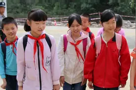 14名教师洪水中勇救93个孩子后续：关爱汇聚 学校复课视频封面