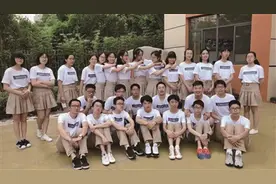 初三最后一课 老师给学生写“道歉”图片