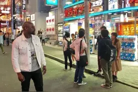 1战赚900万还不尽兴！梅威瑟忍不住了，打算复出，如意算盘打得响图片