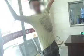 史上最懒男子！8年被救助1500次视频封面