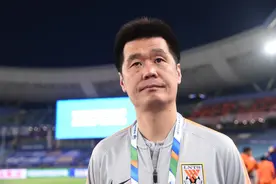 鲁媒：极端球迷举报李霄鹏一事，很可能是促成李霄鹏辞职的导火索图片