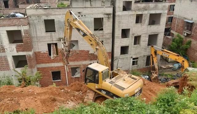 厉害了！《中国组织人事报》《广西日报》等中央和自治区级媒体推介我市“书记在现场”的经验做法！