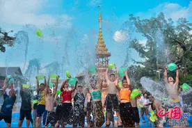 深圳锦绣中华泼水狂欢节冰爽上线图片