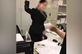 女办事员摔电话辱骂市民续：已致歉和解视频封面