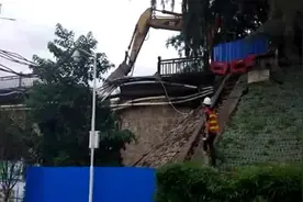 河源坍塌紫金桥全面拆除，坠河2人仍失联视频封面