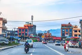 博卡拉，尼泊尔的另一个世界：城市像是田园，房子涂满色彩图片