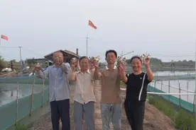 洪泽湖上的养蟹人视频封面