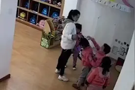 幼师粗暴对待幼儿，含副园长的女儿视频封面