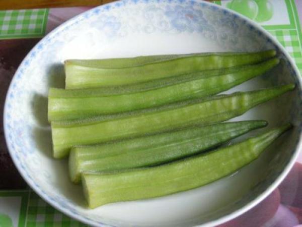 炒秋葵要怎么焯水？搞不清“这1步”，难怪秋葵难吃没营养