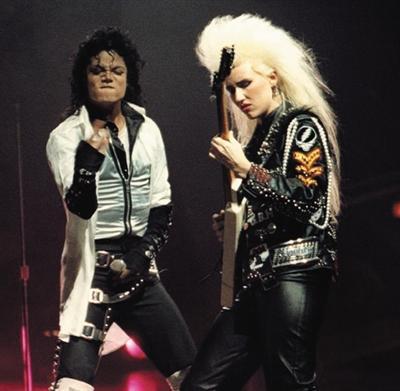 传奇续写，也放大了“身边人”人性的隐秘