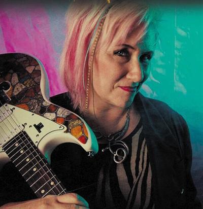 传奇续写，也放大了“身边人”人性的隐秘