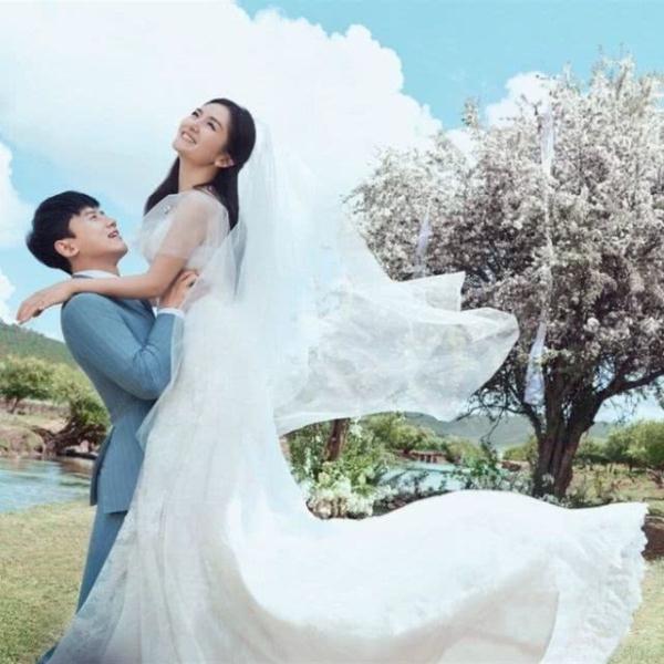 2011年两人对外公开了恋情同年举办了婚礼,然而虽然张杰谢娜结婚却