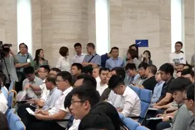 视频|竞买激烈！深圳集中出让5宗宅地，成交价超200亿元视频封面