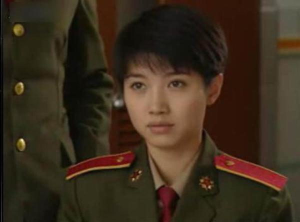 她是最没名气的影后，为照顾母亲淡出演艺圈八年，现47岁仍单身