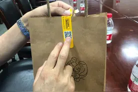 外卖包装上这根黄色标签你见过吗？餐饮商户为何说“非它不可”图片