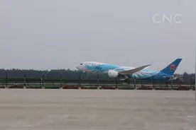 河南首条直达欧洲定期客运航线开航视频封面
