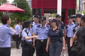 意大利警察现身上海街头 中意警方第三次在华警务联合巡逻视频封面