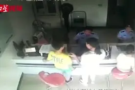 11岁男孩拿户口本到派出所要分户：上各种补习班受不了了视频封面
