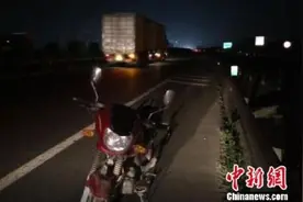 男子高速骑摩托逆行10公里 迎面8位车辆驾驶员报警图片