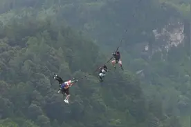 串烧蹦极？五人拴同一条绳子极限跳崖视频封面