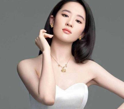 网友评选四位没整过容的明星，颜值都是纯天然，迪丽热巴上榜