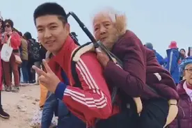 中国好孙子！26岁小伙背八旬奶奶圆梦长白山天池 全程2小时不喊累视频封面