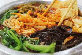 螺蛳粉火出国门，逆袭靠什么？海霞的回答很有“内味儿”图片