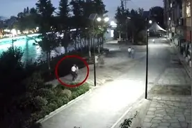 杭州两岁男童街头走失，三名路人接力帮他找到妈妈图片