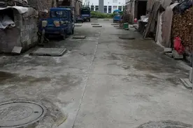 真人版跳一跳？近百个井盖凸出路面