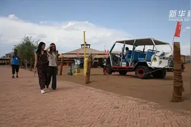 新疆：沙漠旅游迎来黄金季视频封面