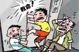 青岛人请当心：这样乘电梯很危险不少人常做图片