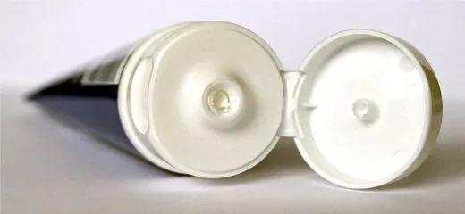 汗管角化不痛不痒吗