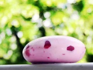 汗管角化不痛不痒吗