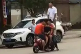 6人同骑电动车，商家：顾客想试下承重