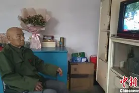 91岁老军人写《战争回忆录》：头上炮弹壳伴随我一生图片