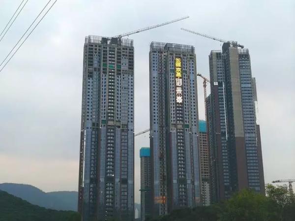 这个周末有点凉，京基御景峯“地板价”入市卖4成