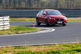 手动挡4种拐弯方式，会3种算老司机，其一新手别轻易尝试图片