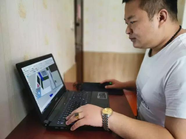 生意失败 他逃脱人生的“密室关卡”如今年入百万