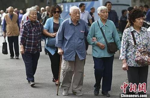 “啃老”和“两代间支持帮助”，区别在哪？