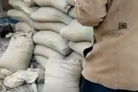 当校舍遇上“一捏就碎的水泥”，负责任的监管在哪？视频封面