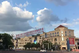 风华正“贸”  龙马进行时 —自贸东风引领龙马经济驶入快车道视频封面