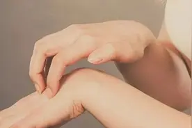 警惕！身上出现这种痒痒的小水泡，千万别挠！现在看还不晚…图片