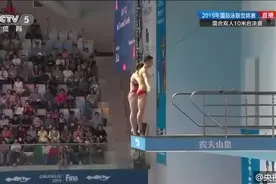 2019游泳世锦赛中国首金！练俊杰司雅杰混双10米台夺冠