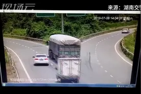 小车强行变道致后车侧翻 没有碰撞也要负主责视频封面